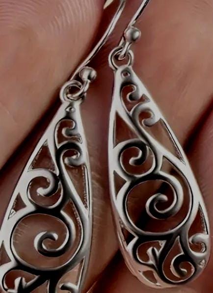 Chic Elegant Hallow Leaf Pair of Earrings