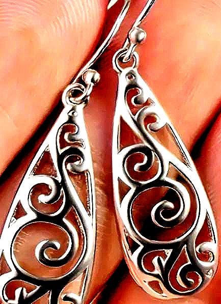 Chic Elegant Hallow Leaf Pair of Earrings