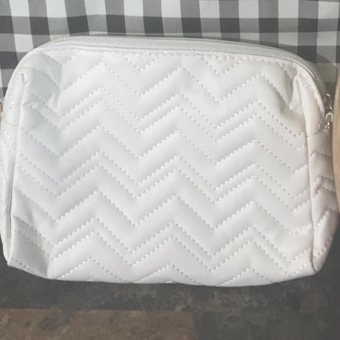 Women's Lightweight Crossbody Bag with Detachable Strap - White